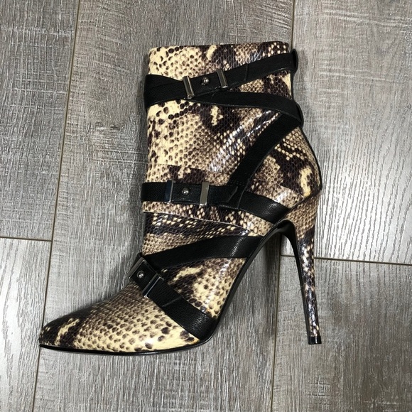 GUESS Women’s Heeled Boots Parley Snake Printed Pointed Size 7 ½ M - Picture 7 of 12